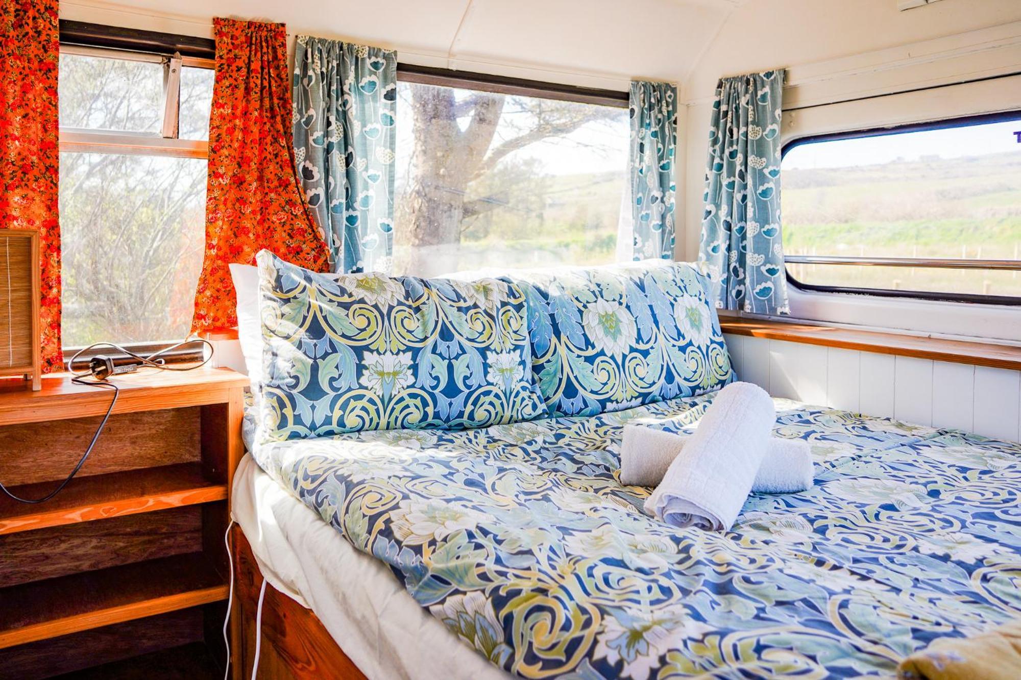 Отель Double Decker Bus At Valentia Island Escape Chapeltown Экстерьер фото