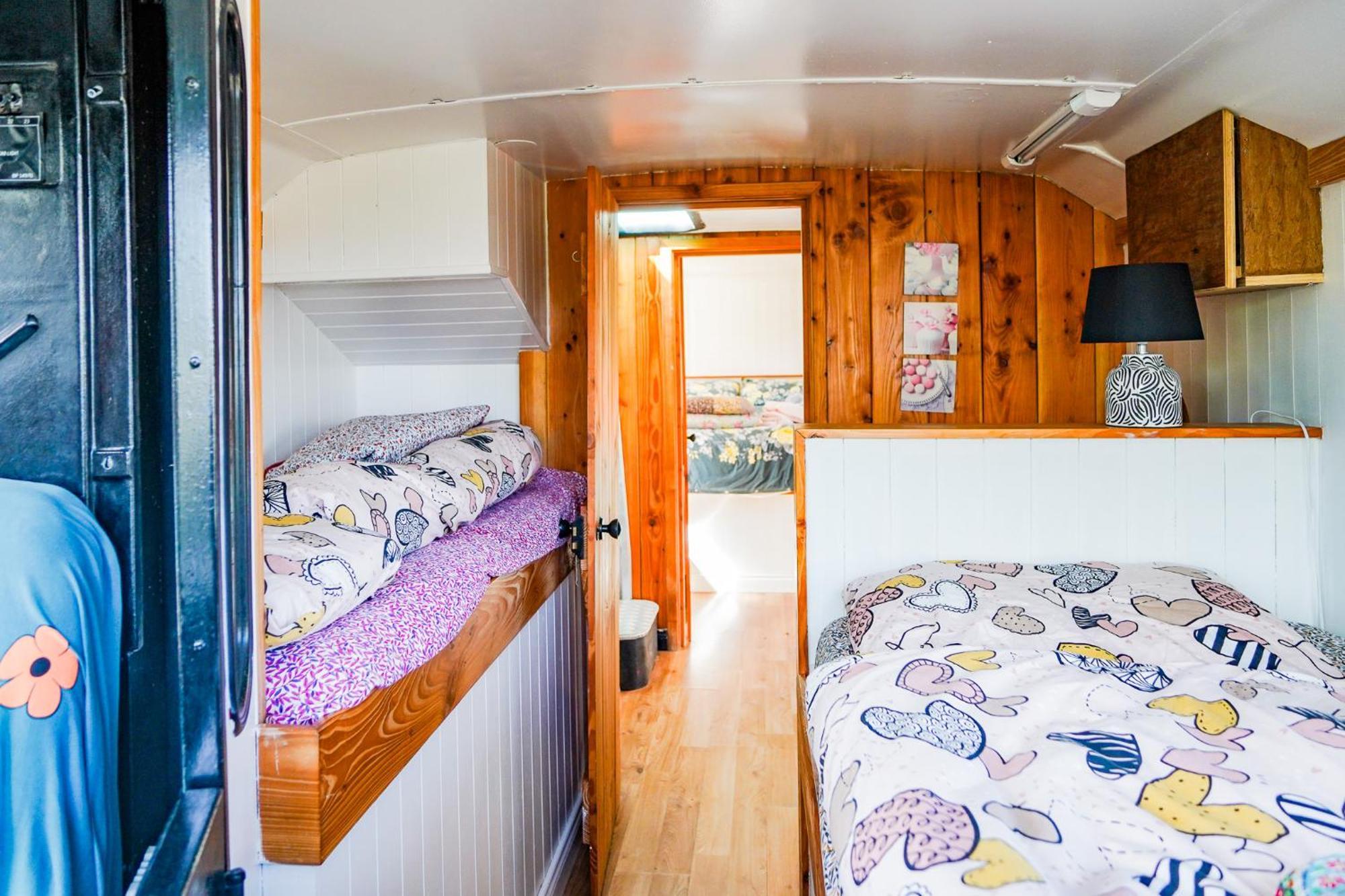 Отель Double Decker Bus At Valentia Island Escape Chapeltown Экстерьер фото